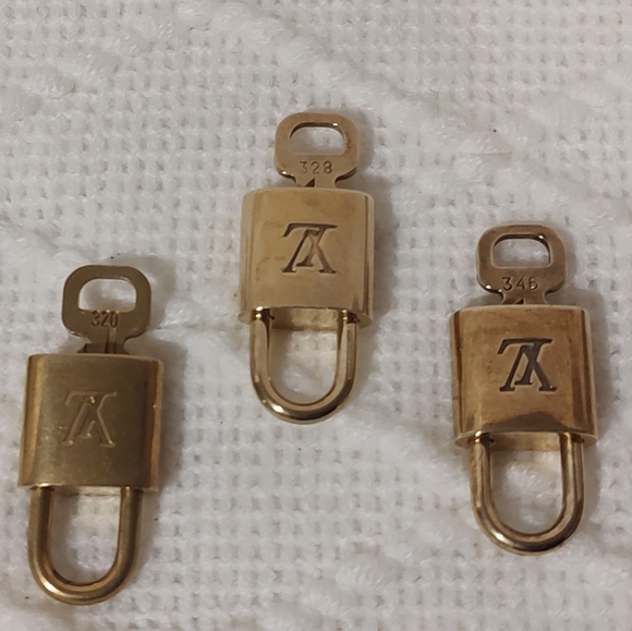 Louis Vuitton #300 Series Lock & Key Sets Vintage EUC Necklaces Brass Gold - Picture 7 of 16